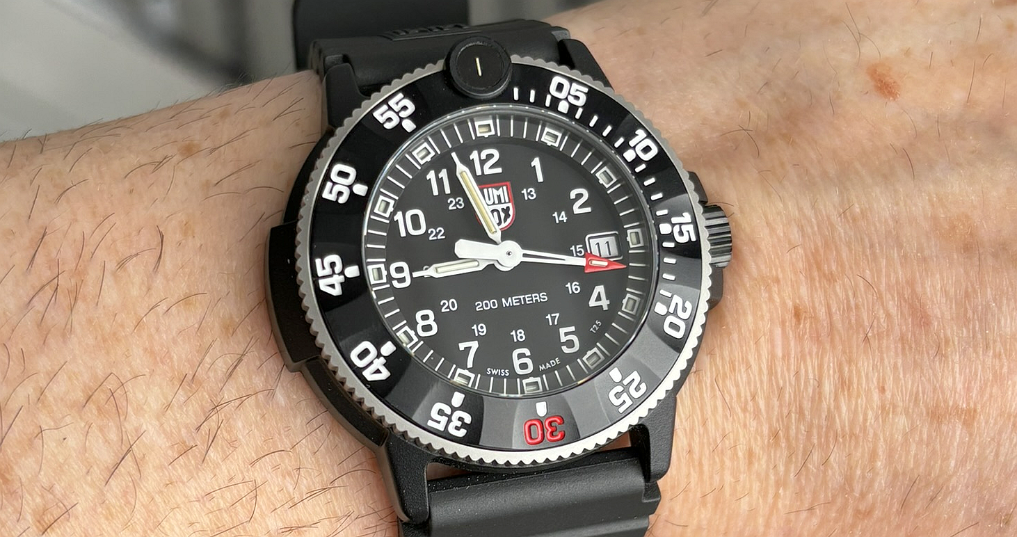 The Luminox Navy SEAL 3001 Heritage Dive Watch: A Tribute to Tactical Excellence